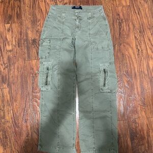 Hollister Olive Low-Rise Baggy Cargo Pants